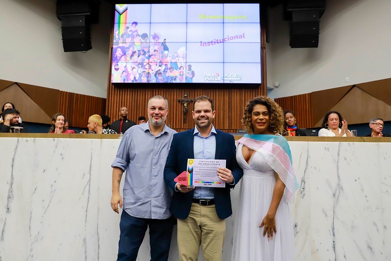 Defensor público recebe homenagem em Reunião Especial alusiva ao Dia Internacional do Orgulho LGBTQIAPN+ 